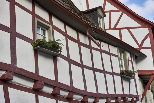 Gros Plan Des Fenêtres Maison Avec Des Lignes Rouges Des — Photo