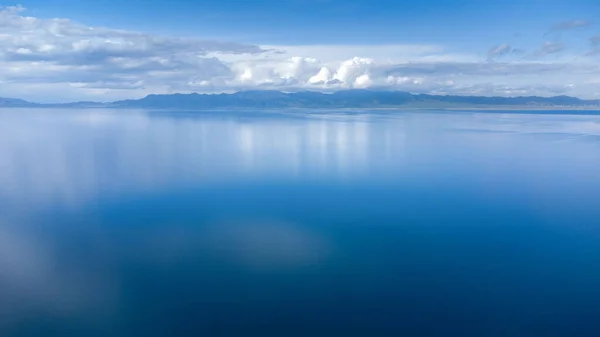 Letecký Pohled Jezero Sayram Blízkosti Hor Číně — Stock fotografie