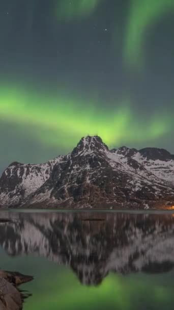 Northern Lights Aurora Borealis Snow Capped Mountains — Vídeos de Stock