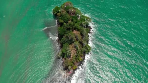 Aerial View Small Island Turquoise Sea Summer — Stockvideo