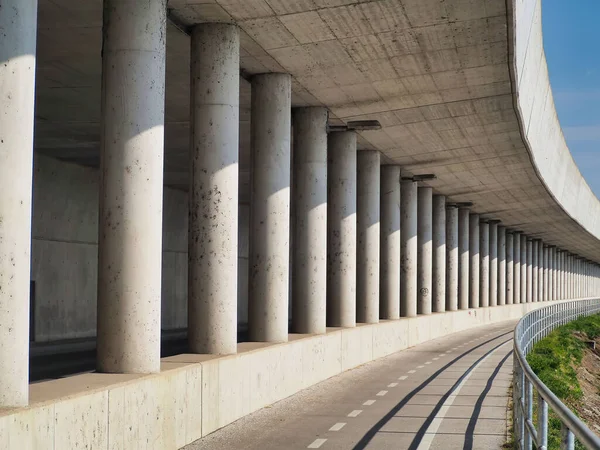 Beautiful Shot Design Columns Big Concrete Bridge Sunny Day — Stockfoto