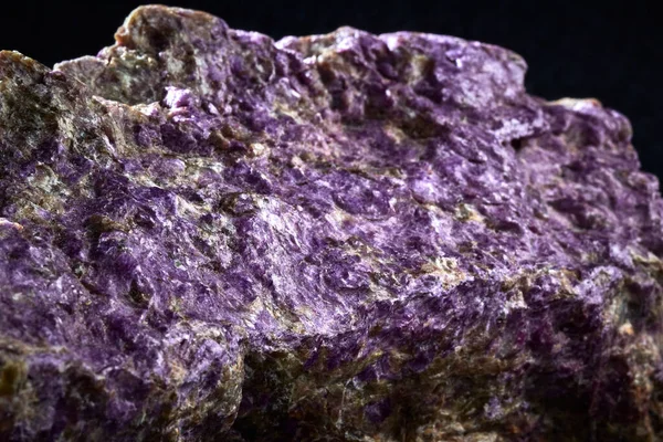 Closeup Rare Mineral Row Uncut Purple Crystal — Stock Photo, Image