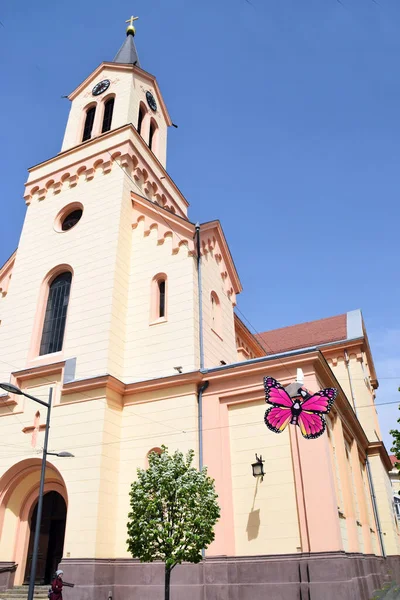 Catholic Church Received Beautiful Decorative Butterflies Easter Holiday Its Surroundings — Foto de Stock
