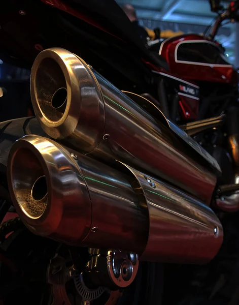 Vertical Closeup Shot Motorcycle Exhaust Pipes — Stock Photo, Image