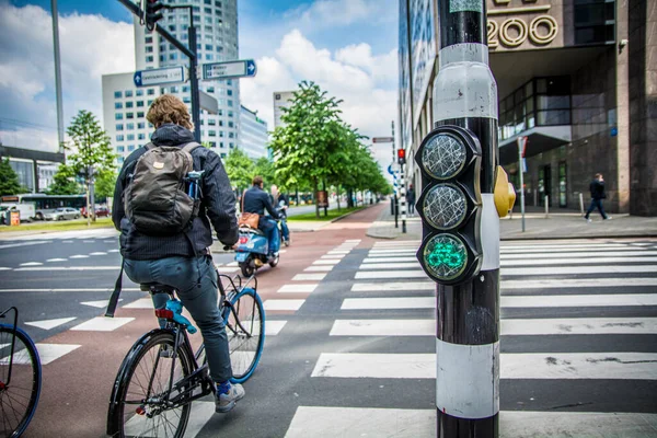 Les Gens Qui Traversent Une Route Vélo Rotterdam Aux Pays — Photo