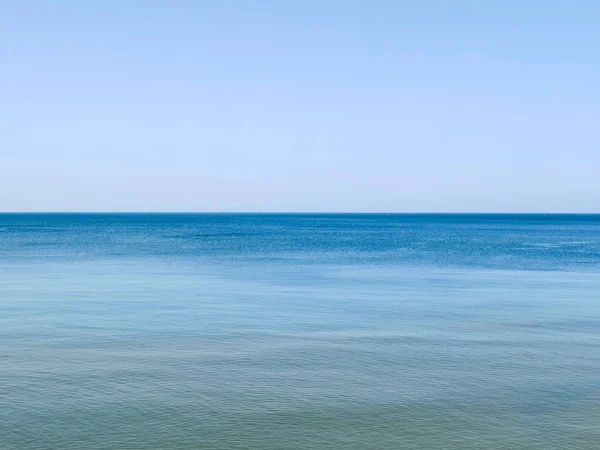 Ein Strahlender Sommertag Meer Mit Dem Schönen Klaren Blauen Himmel — Stockfoto