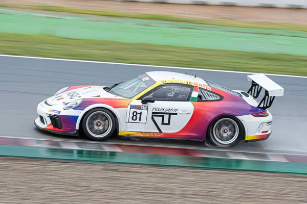 Carro Corrida Pista Molhada Dia Chuvoso Porsche 911 Cup Meu — Fotografia de Stock