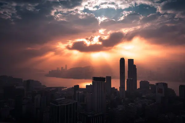 Чудовий Знімок Яскравого Зоряного Неба Над Сучасними Будівлями Центру Гонконгу — стокове фото