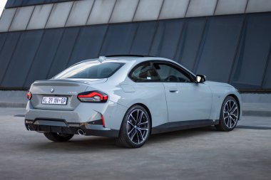 2022 BMW 22Oi gün batımı Johannesburg Güney Afrika 'da fotoşop