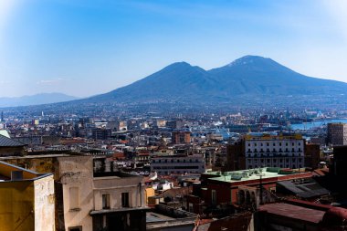 Napoli, İtalya 'daki modern binaların yüksek açılı görüntüsü.