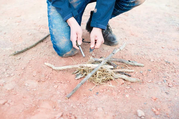 Starting Fire Firesteel Survival Adventure Equipment Outdoor Skill Man Making — Stock Photo, Image