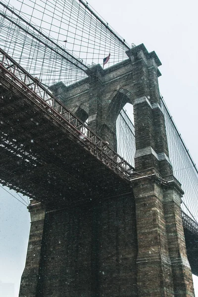 一座桥的低角度镜头 — 图库照片