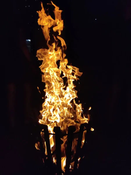 Vertical Shot Campfire Darkness — Stock Photo, Image