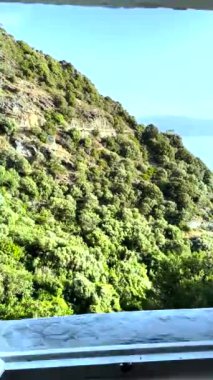 Chambre vue sur la mer au village de Nonza