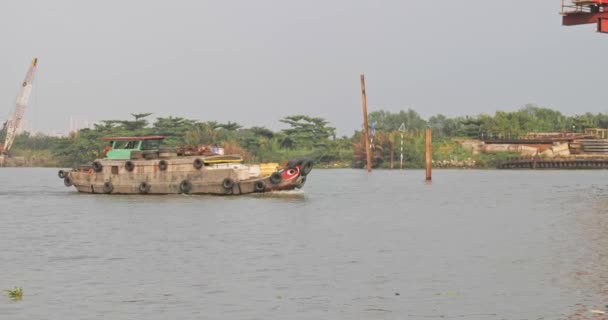 Primo Piano Una Barca Vela Tradizionale Sul Fiume Chi Minh — Video Stock