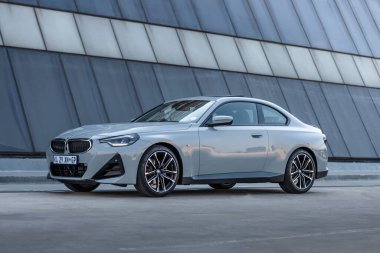 2022 BMW 22Oi gün batımı Johannesburg Güney Afrika 'da fotoşop