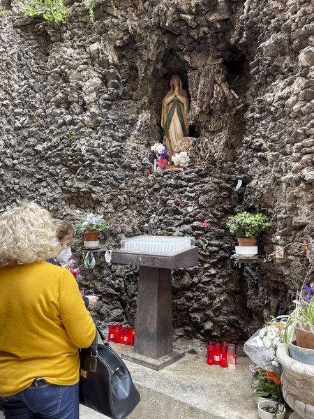 Granada Spanje 2022 Vrouw Presenteert Haar Geloof Aan Maagd Maria — Stockfoto