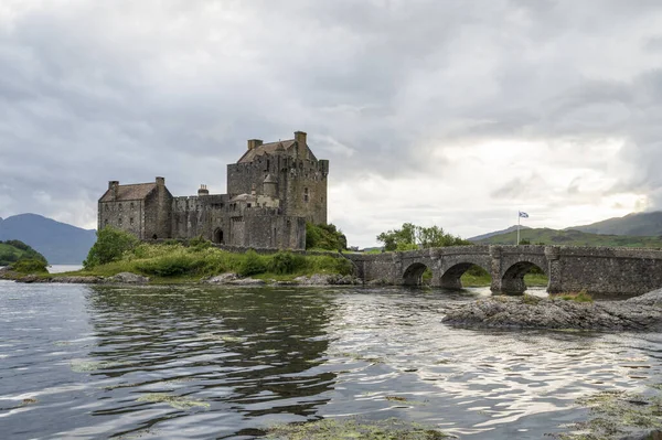 Vista Castelo Eilean Donan Escócia Reino Unido Com Uma Ponte — Fotografia de Stock