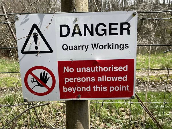 Quarry Danger Unauthorized Persons Point Sign Fence Post — Stock Photo, Image