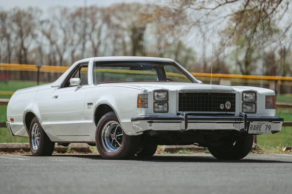 Tiro Bonito Vista Frontal Carro Clássico Ford Ranchero 1979 Branco — Fotografia de Stock