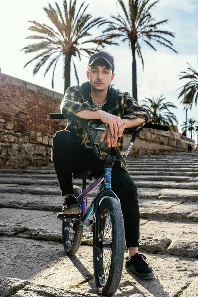 Vertical Portrait Middle Eastern Guy Sitting His Bike Looking Camera — Stock Photo, Image