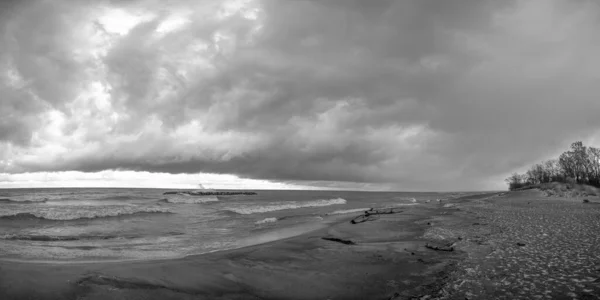 Grayscale Beautiful Lake Erie Cloudy Sky — Stock Photo, Image