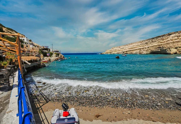 Matala Bellissima Spiaggia Sull Isola Creta Onde Scogli Spiaggia Panorama — Foto Stock
