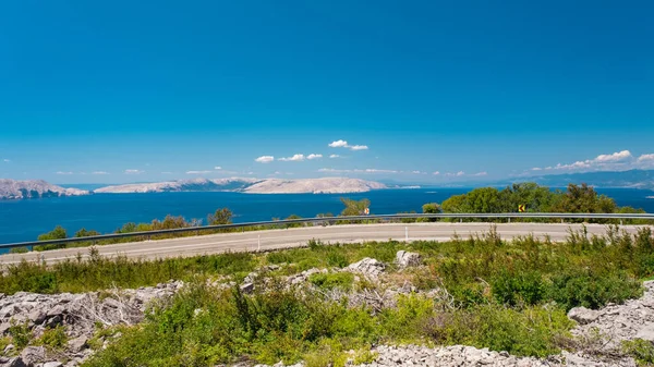 Дорога Вдоль Адриатического Моря Красивым Зеленым Ландшафтом Хорватии — стоковое фото