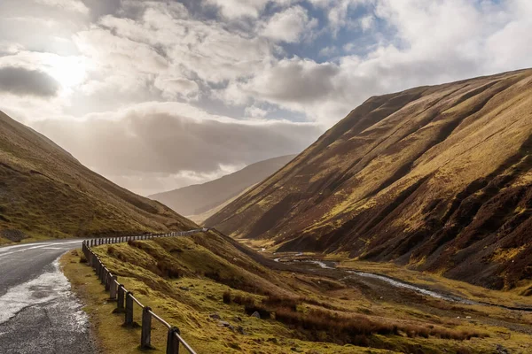 Una Toma Aérea Hermosas Montañas Escocia Reino Unido — Foto de Stock