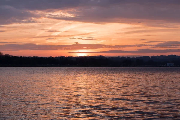 Der Schöne Rosa Sonnenuntergang Über Dem Meer — Stockfoto