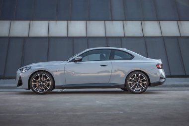 2022 BMW 22Oi gün batımı Johannesburg Güney Afrika 'da fotoşop