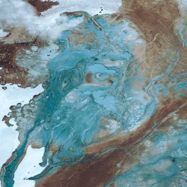 Sıvı akrilik boya ve mermer dokudan yapılmış yüzeylerin soyut tasarımı, mavi ve kahverengi arkaplan