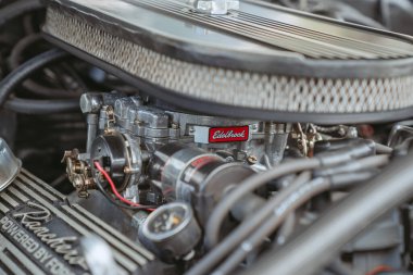 1979 model Ford Ranchero beyaz klasik arabasının yakın çekim görüntüsü.