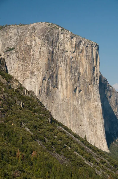 Closeup Mountain Cliff Clear Blue Sky Yosemite National Park California — Stock Photo, Image