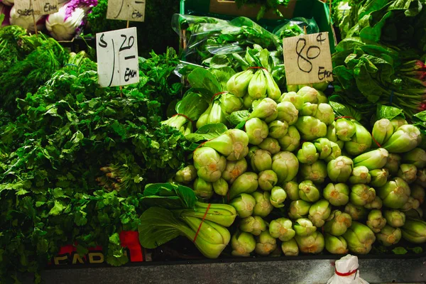 Variedade Verdes Exibidos Mercado — Fotografia de Stock