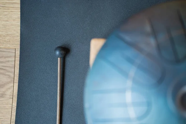Closeup Shot Steel Tongue Drum Blue Carpet — Stock Photo, Image