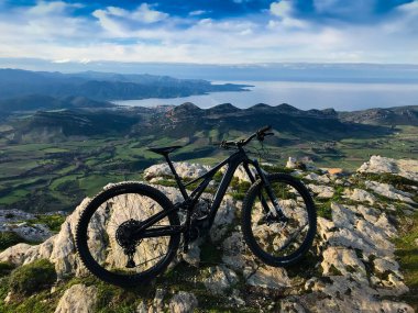 Balade en VTTAE A Teghime en Corse