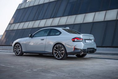 2022 BMW 22Oi gün batımı Johannesburg Güney Afrika 'da fotoşop