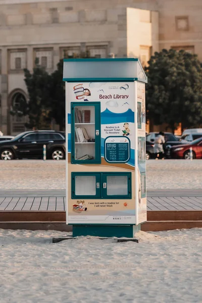 Een Verticaal Shot Van Een Beach Library Kite Beach Dubai — Stockfoto