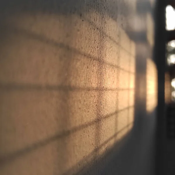 Mur Intérieur Avec Une Clôture Ombre Coucher Soleil — Photo