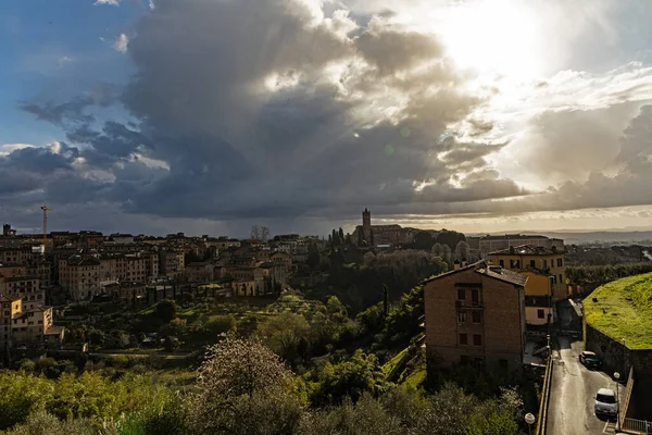 Una Splendida Vista Vecchi Edifici Sotto Cielo Nuvoloso Siena Toscana — Foto Stock