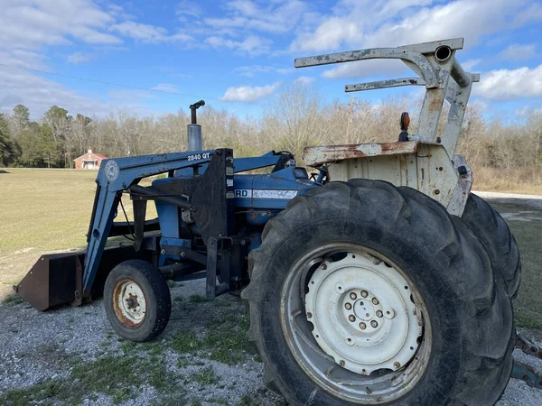 Augusta Usa Alter Blauer Oldtimer Ford 2840 Seitenansicht — Stockfoto