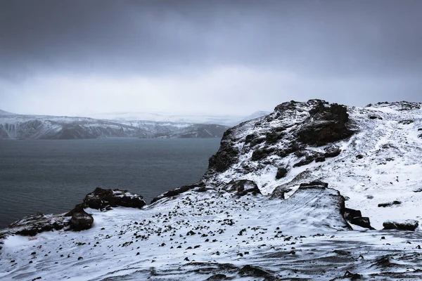 Hűsítő Kilátás Fagyott Kleifarvatn Izlandon Felhős Alatt — Stock Fotó