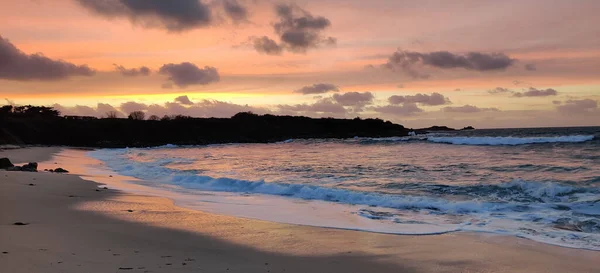 Pemandangan Yang Mempesona Dari Pemandangan Laut Yang Indah Saat Matahari — Stok Foto