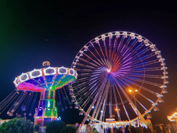 Ein Malerischer Blick Auf Das Neon Riesenrad Park — Stockfoto