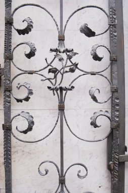 Sanatsal şekillendirilmiş eski işlenmiş demir ızgara, eski, antika