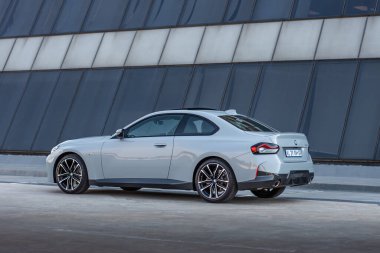 2022 BMW 22Oi gün batımı Johannesburg Güney Afrika 'da fotoşop