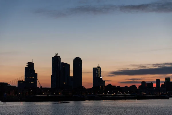 Una Vista Aérea Edificios Modernos Cerca Del Agua Atardecer —  Fotos de Stock