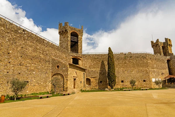 Det Historiske Slot Montalcino Siena Toscana Italien - Stock-foto