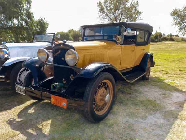 Old Yellow Chrysler Plymouth Phaeton Four Door Circa 1930 Parked — Stock Photo, Image